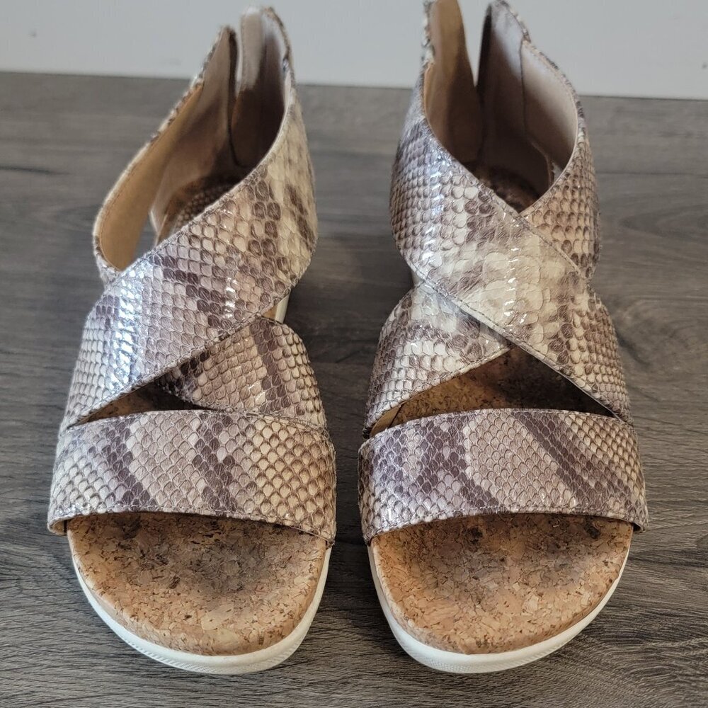 Women's sandals by Adrienne Vittadini size 6.5